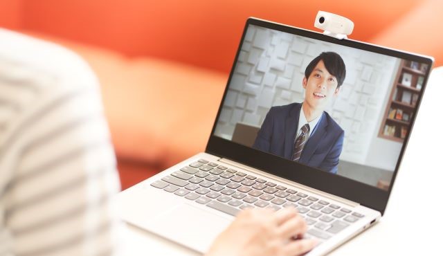 結婚相談所の無料相談をオンラインで受けるイメージ